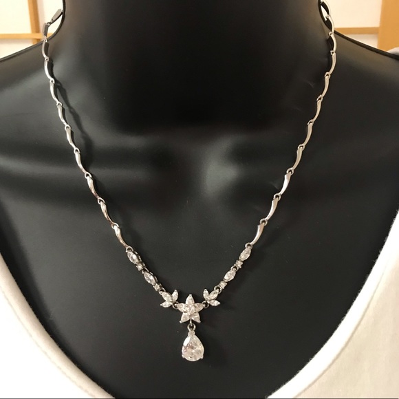 Rhinestone necklace - Picture 1 of 2